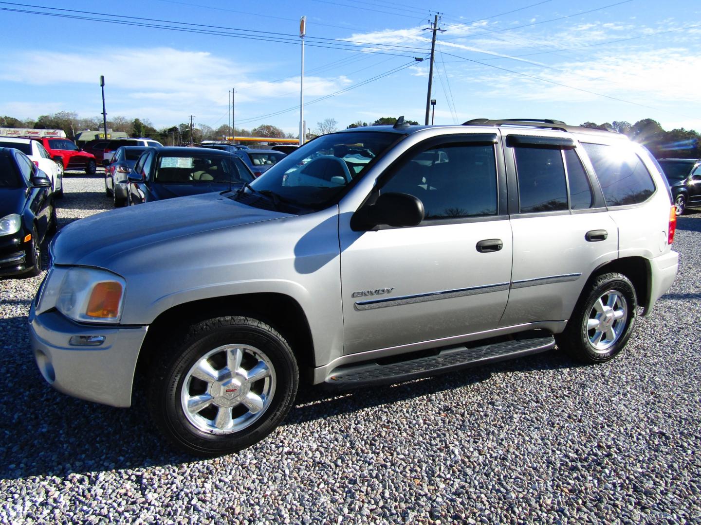 2006 Silver /Gray GMC Envoy SLE 2WD (1GKDS13S162) with an 4.2L L6 DOHC 24V engine, Automatic transmission, located at 15016 S Hwy 231, Midland City, AL, 36350, (334) 983-3001, 31.306210, -85.495277 - Photo#2